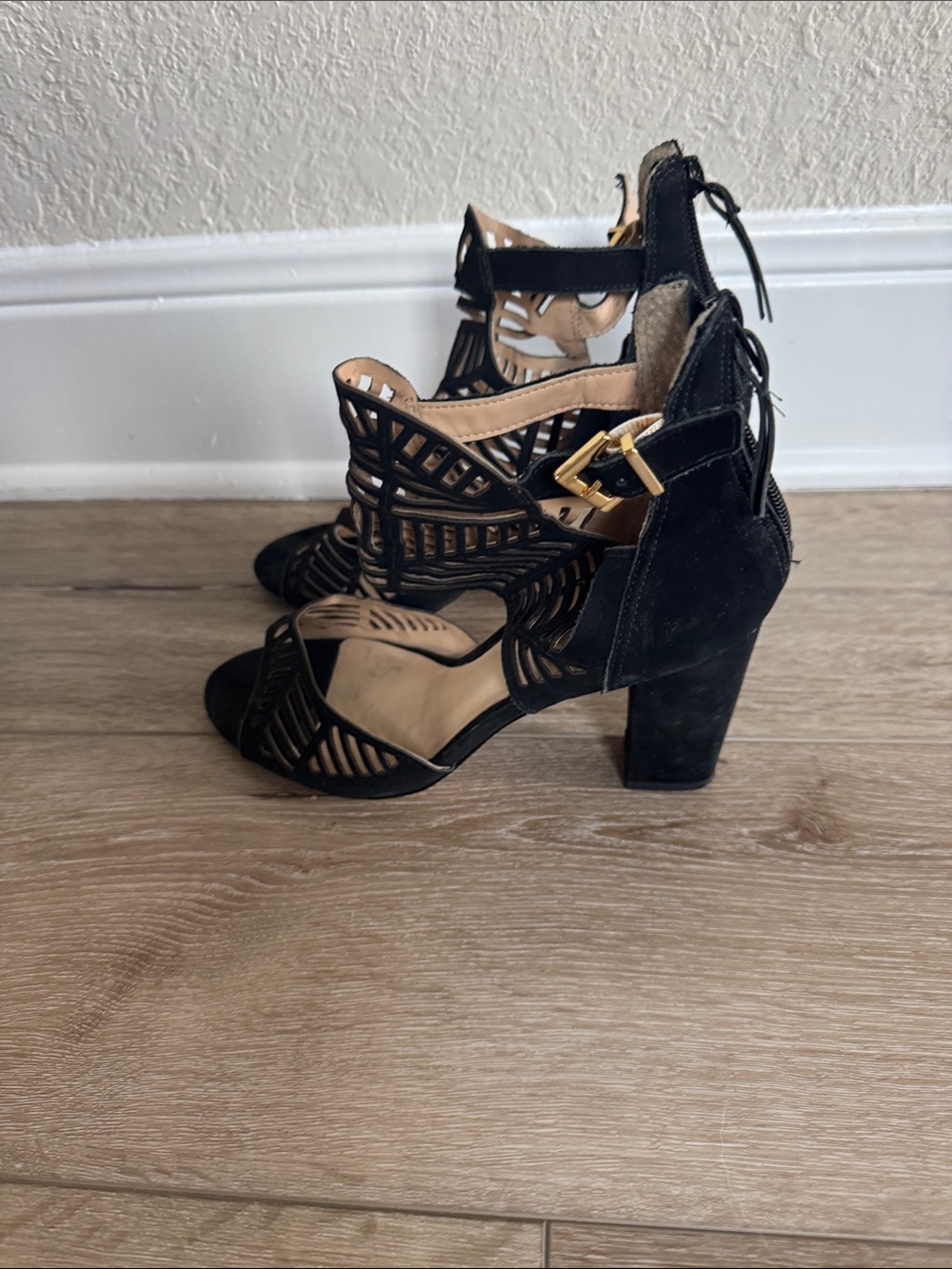 Club Nico Women's Black Strappy Cutout Block Velvet Heel Sandals